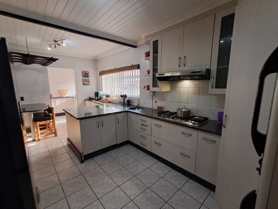 4 Bedroom Property for Sale in Flora Gardens Gauteng