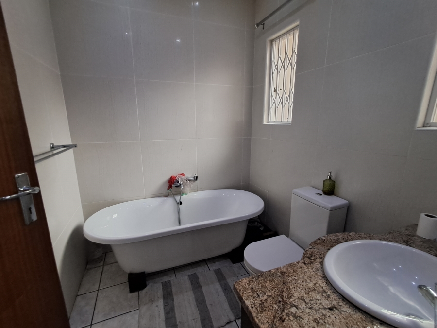 4 Bedroom Property for Sale in Flora Gardens Gauteng