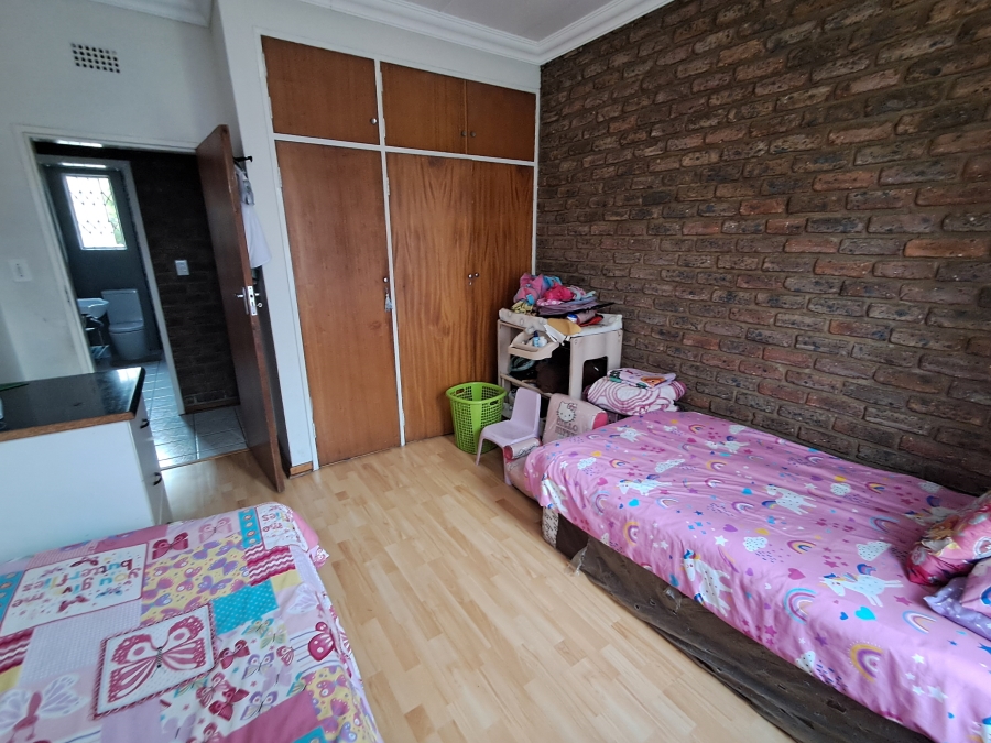 4 Bedroom Property for Sale in Flora Gardens Gauteng