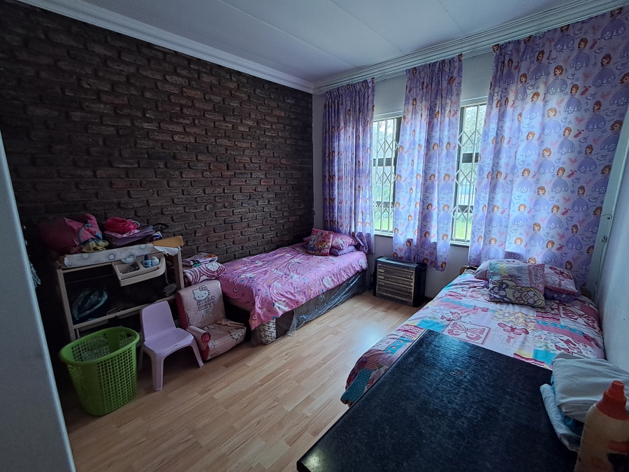 4 Bedroom Property for Sale in Flora Gardens Gauteng