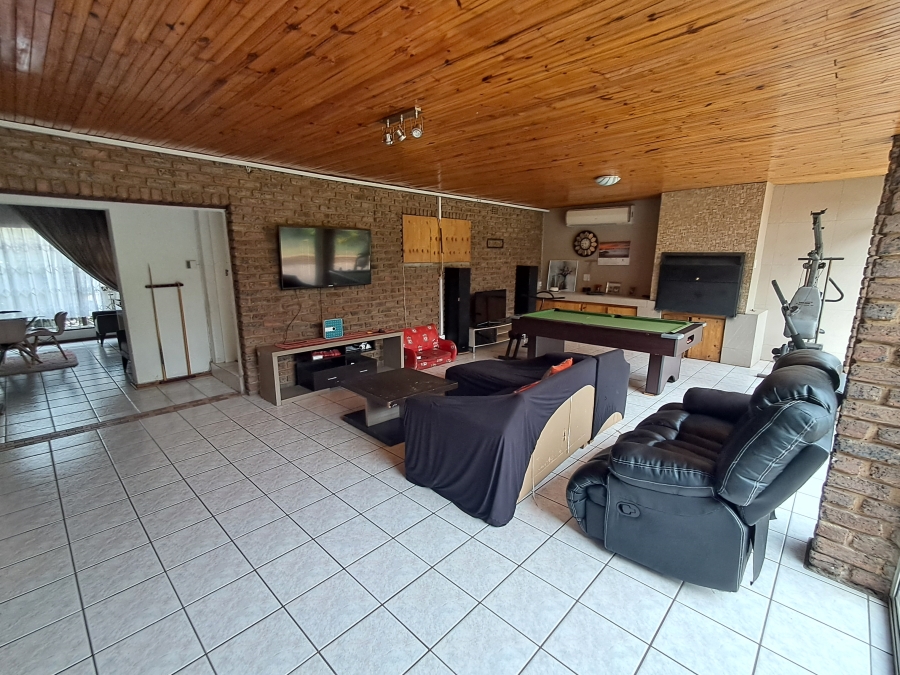4 Bedroom Property for Sale in Flora Gardens Gauteng