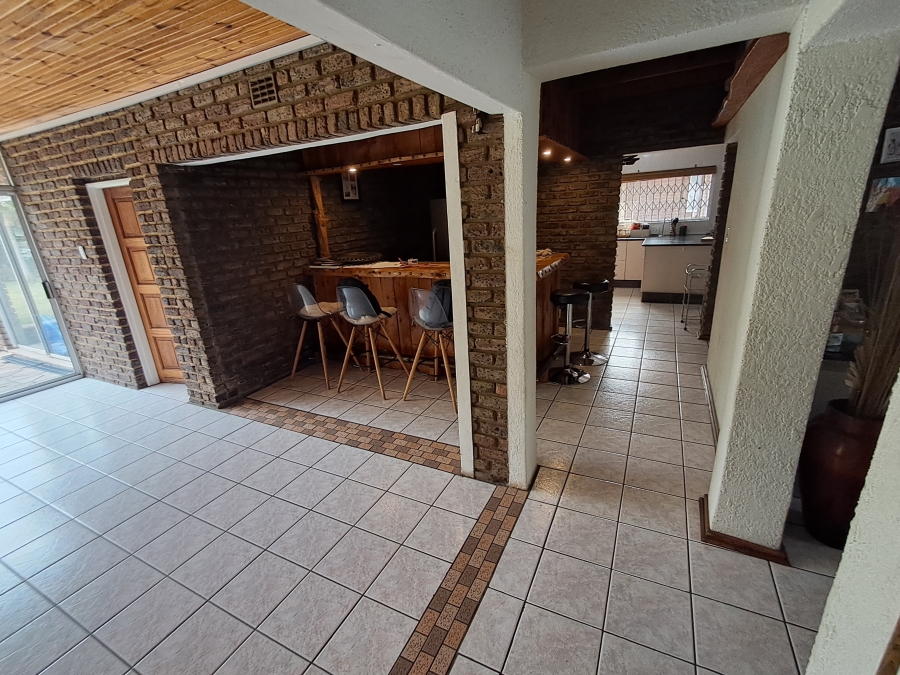 4 Bedroom Property for Sale in Flora Gardens Gauteng
