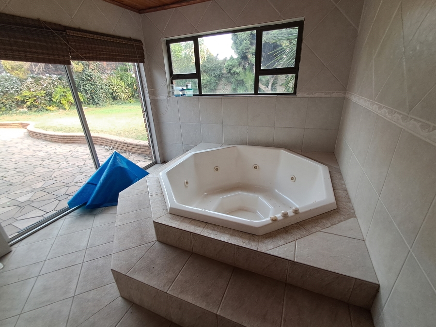 4 Bedroom Property for Sale in Flora Gardens Gauteng