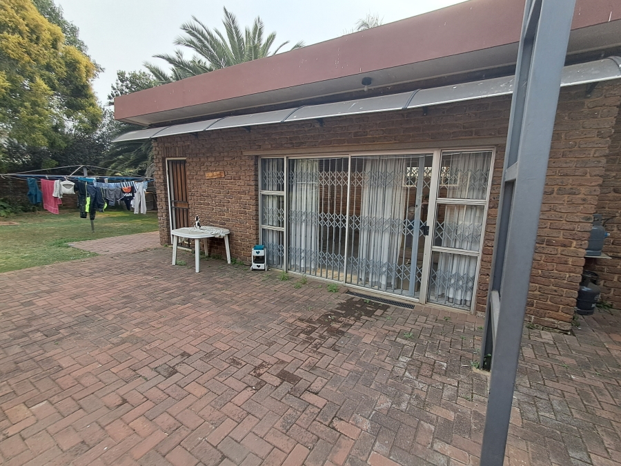 4 Bedroom Property for Sale in Flora Gardens Gauteng