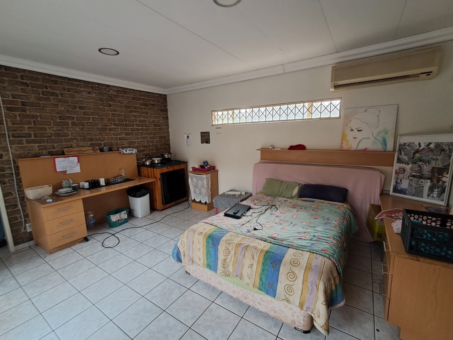 4 Bedroom Property for Sale in Flora Gardens Gauteng