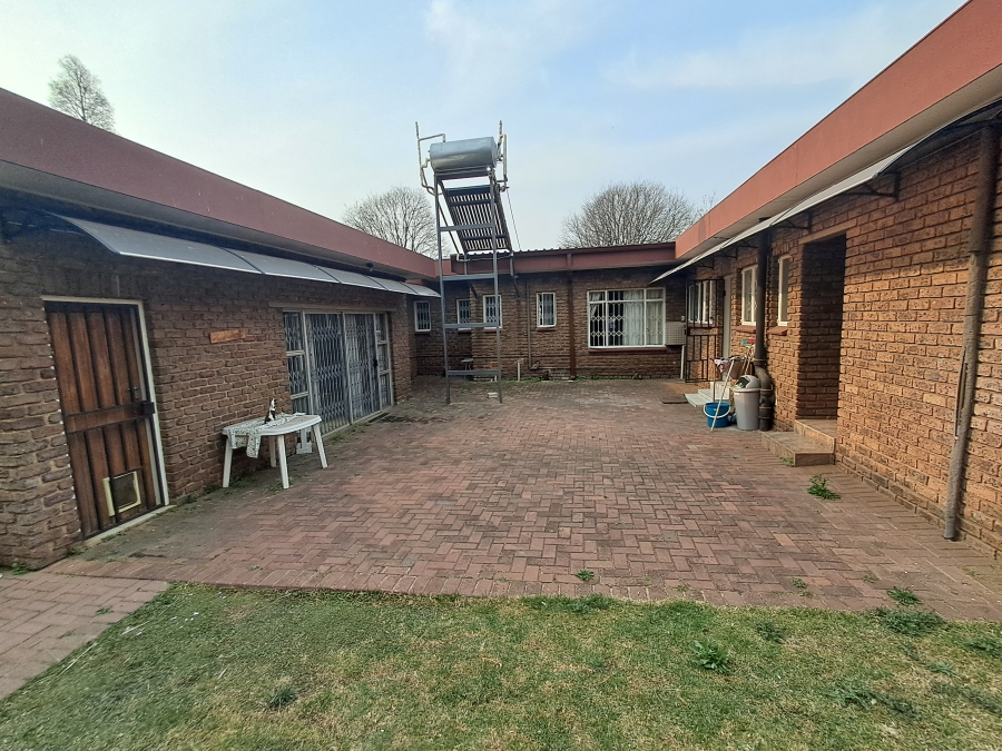 4 Bedroom Property for Sale in Flora Gardens Gauteng