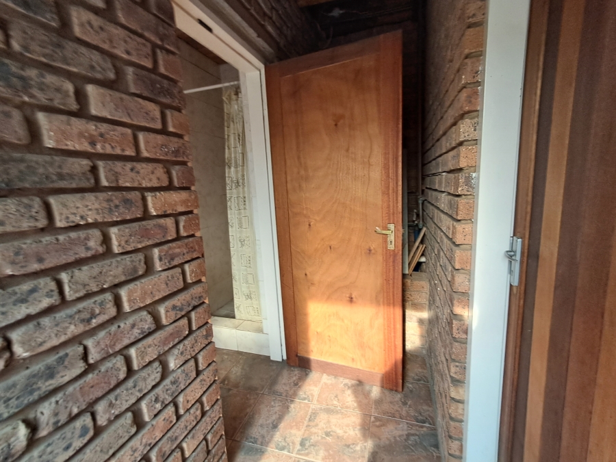 4 Bedroom Property for Sale in Flora Gardens Gauteng