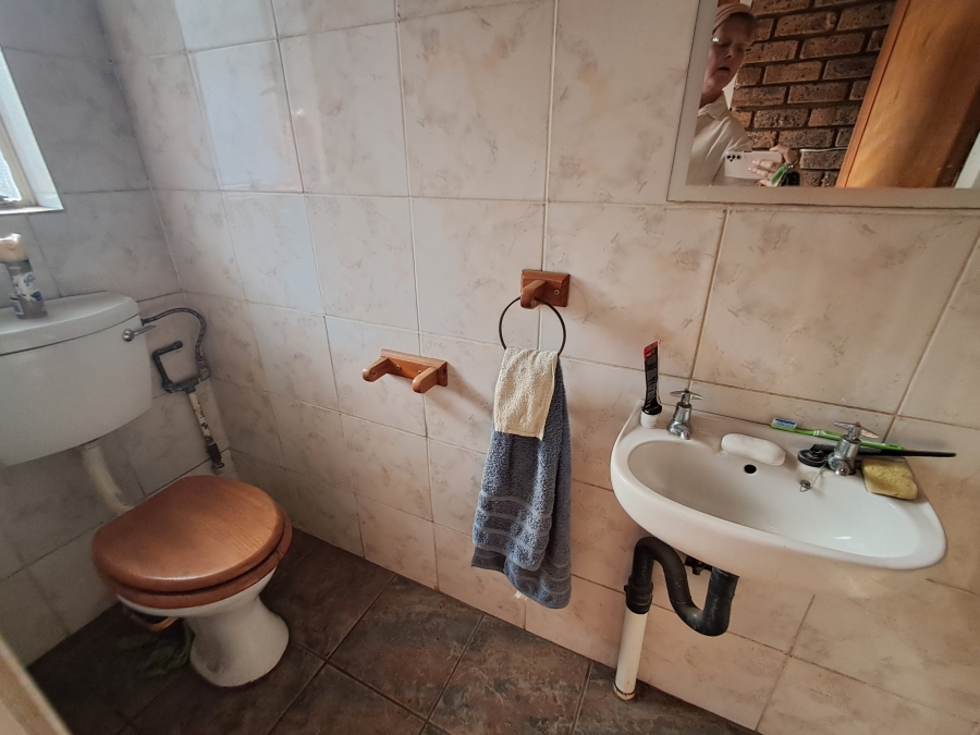 4 Bedroom Property for Sale in Flora Gardens Gauteng