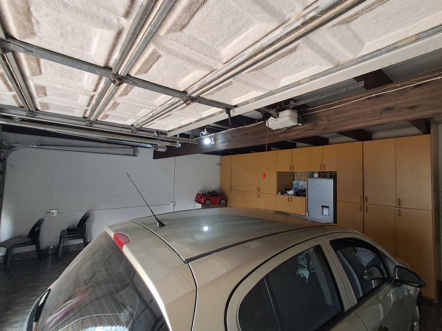 4 Bedroom Property for Sale in Flora Gardens Gauteng