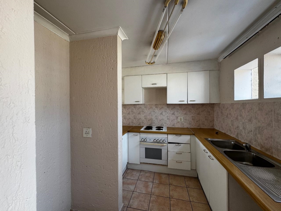 2 Bedroom Property for Sale in Mondeor Gauteng