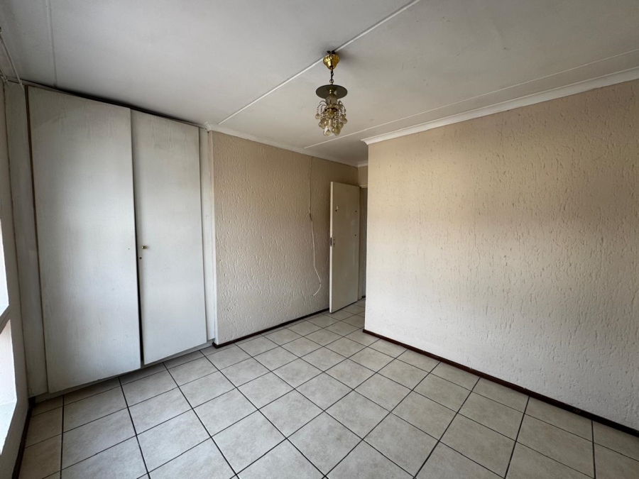 2 Bedroom Property for Sale in Mondeor Gauteng