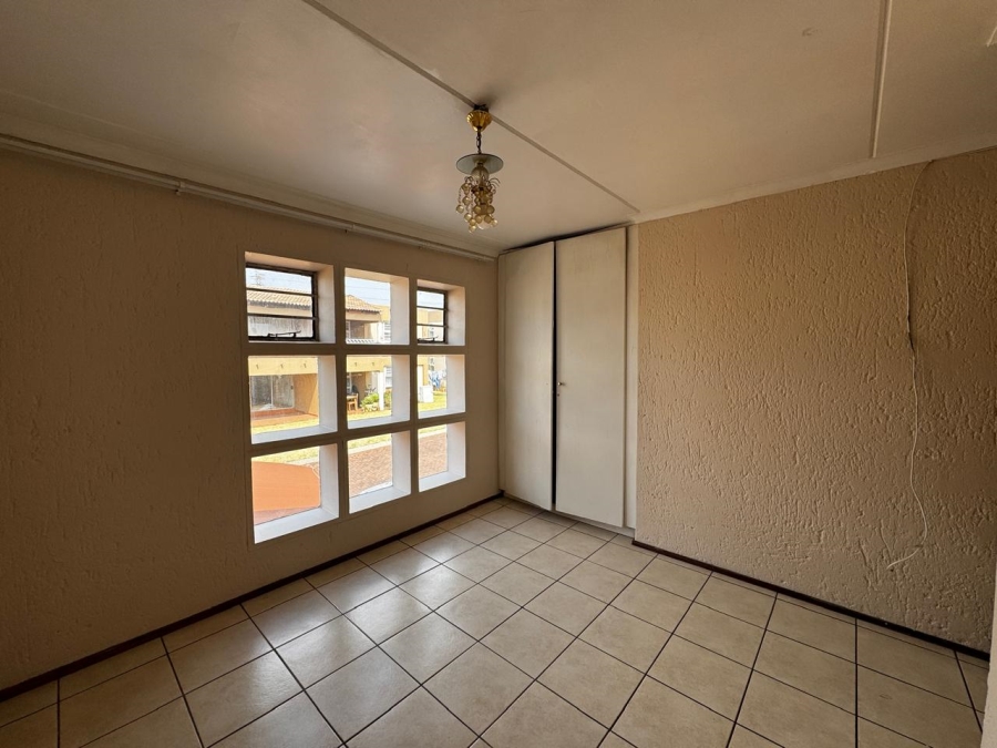 2 Bedroom Property for Sale in Mondeor Gauteng