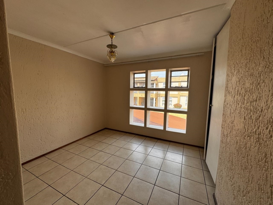2 Bedroom Property for Sale in Mondeor Gauteng