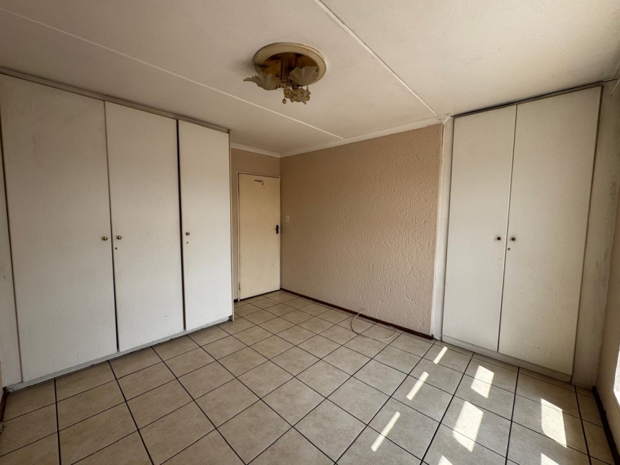 2 Bedroom Property for Sale in Mondeor Gauteng