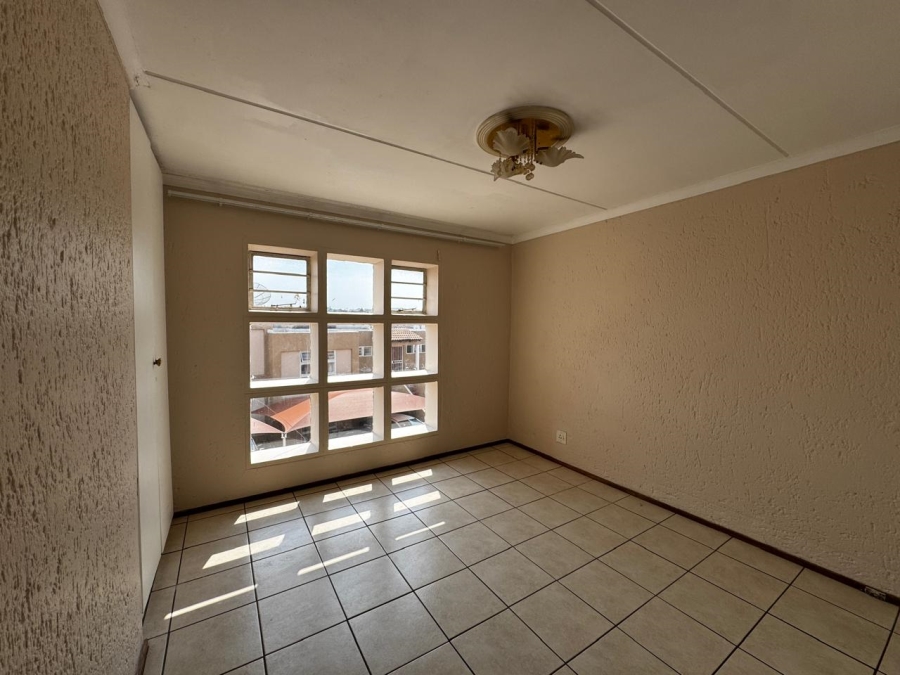 2 Bedroom Property for Sale in Mondeor Gauteng