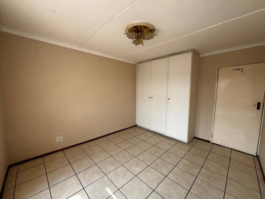 2 Bedroom Property for Sale in Mondeor Gauteng