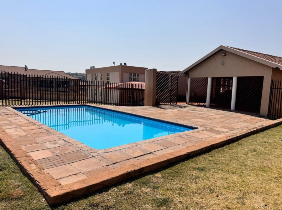 2 Bedroom Property for Sale in Mondeor Gauteng