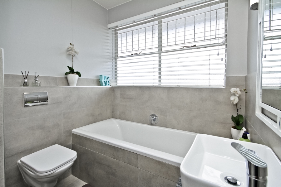 To Let 2 Bedroom Property for Rent in Illovo Gauteng