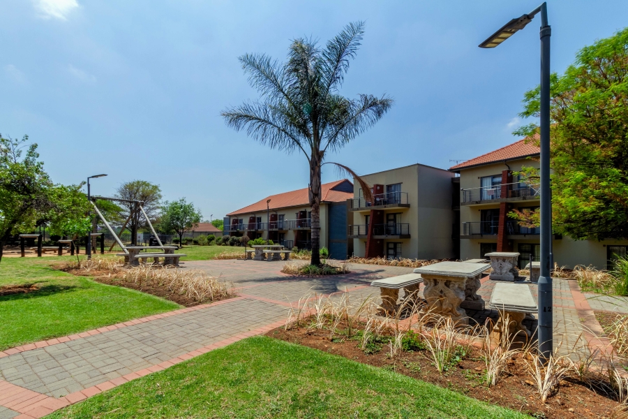 1 Bedroom Property for Sale in Willowbrook Gauteng