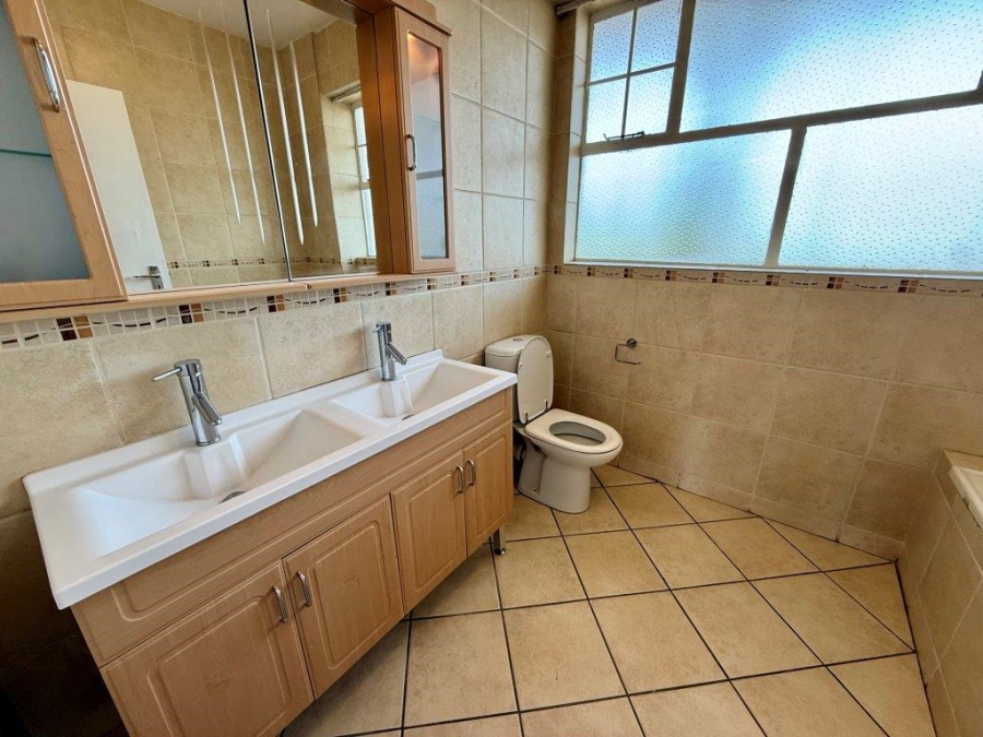 To Let 3 Bedroom Property for Rent in Melrose Gauteng