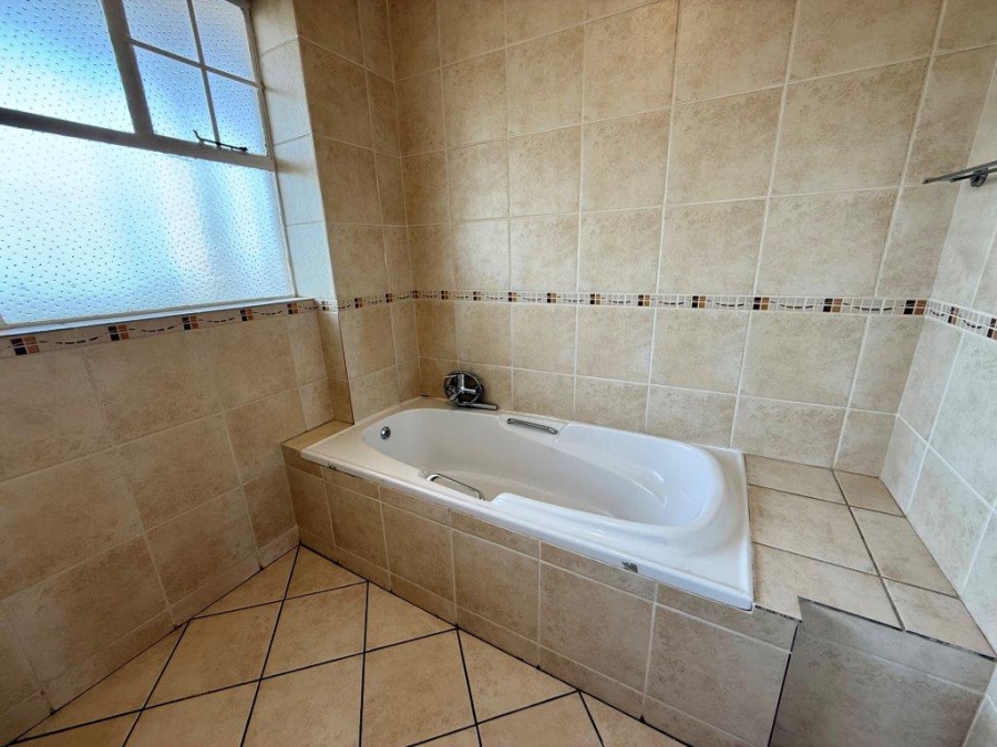 To Let 3 Bedroom Property for Rent in Melrose Gauteng