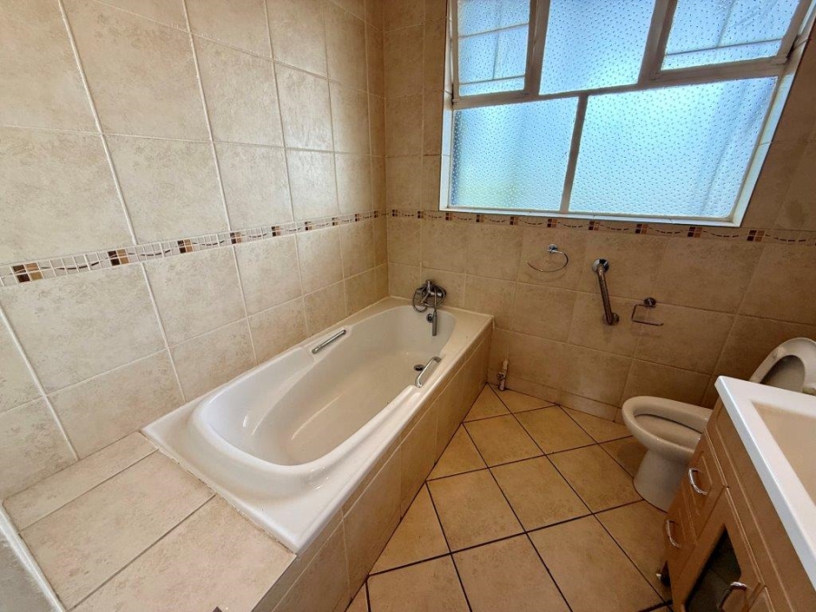 To Let 3 Bedroom Property for Rent in Melrose Gauteng