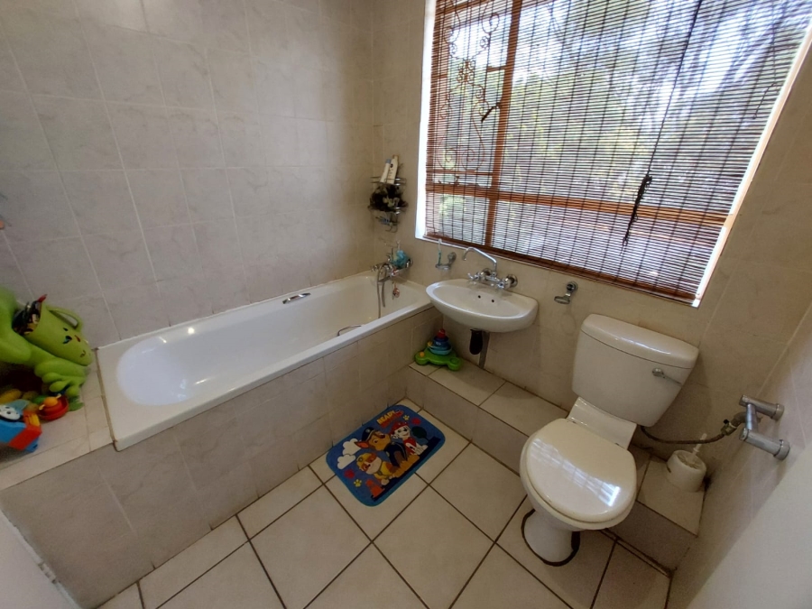 6 Bedroom Property for Sale in Brenthurst Gauteng