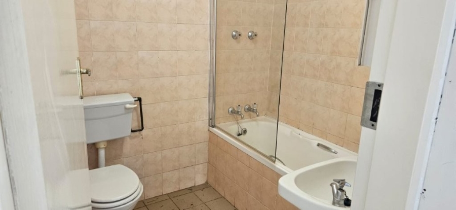 To Let 1 Bedroom Property for Rent in Highlands North Gauteng