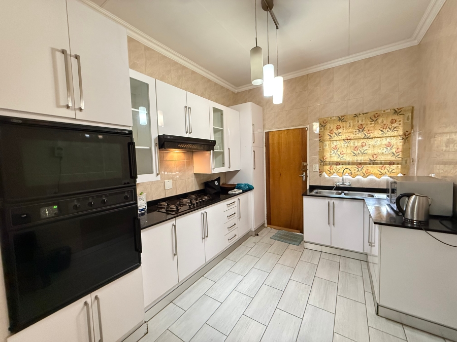 4 Bedroom Property for Sale in Oakdene Gauteng