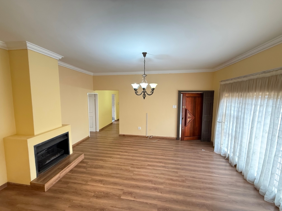 4 Bedroom Property for Sale in Oakdene Gauteng