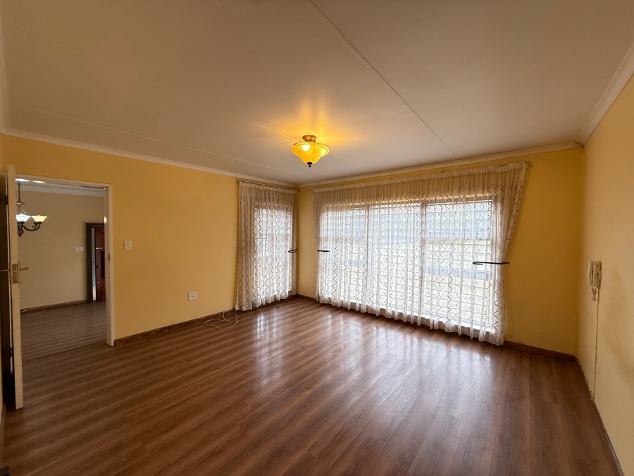 4 Bedroom Property for Sale in Oakdene Gauteng