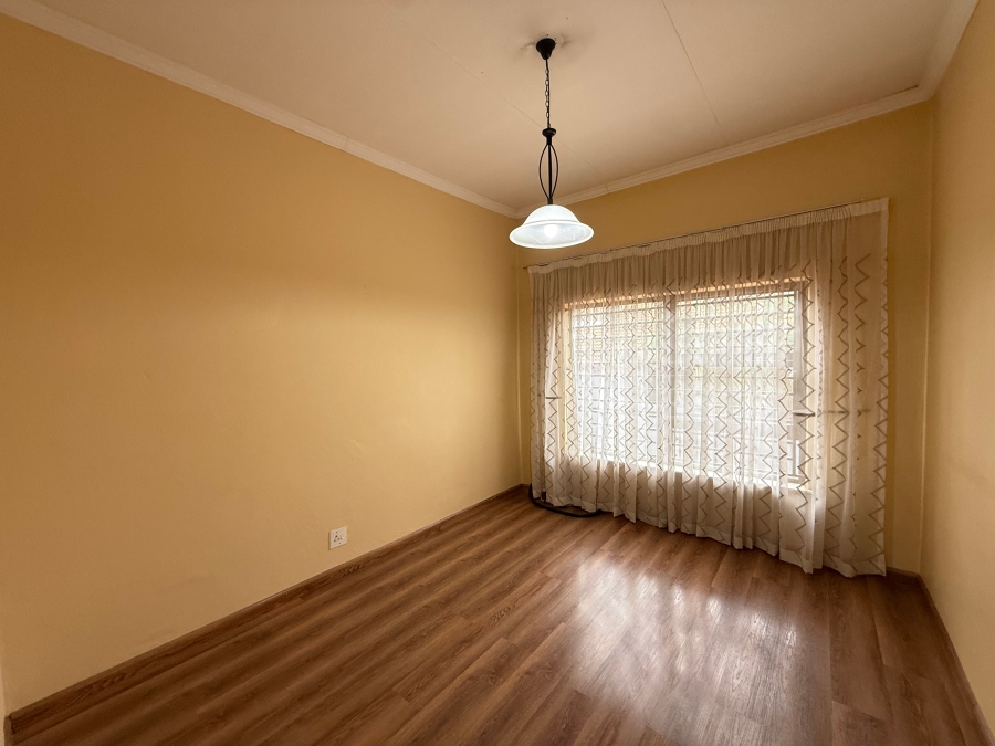 4 Bedroom Property for Sale in Oakdene Gauteng