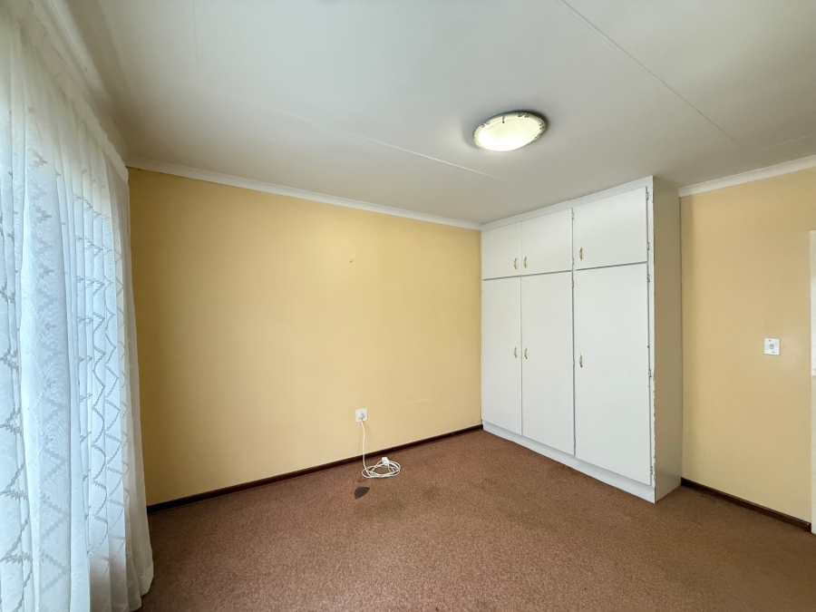 4 Bedroom Property for Sale in Oakdene Gauteng