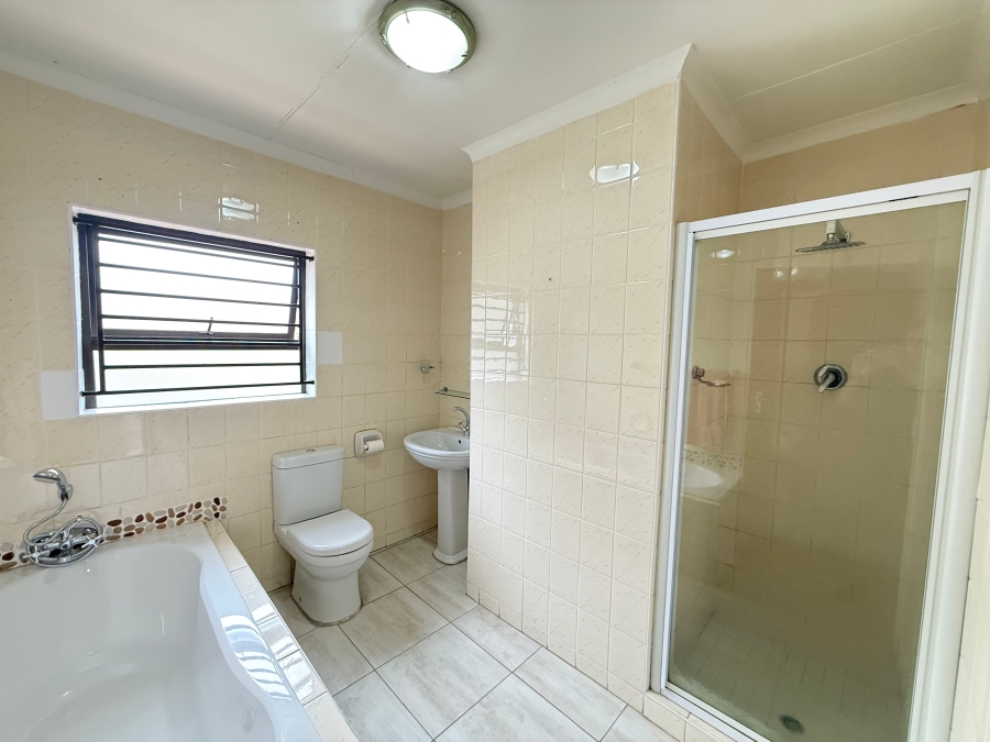 4 Bedroom Property for Sale in Oakdene Gauteng