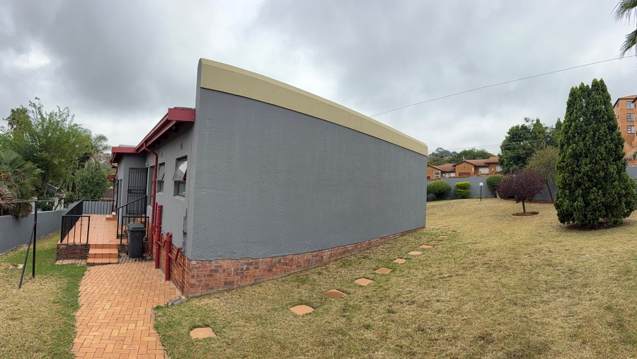 4 Bedroom Property for Sale in Oakdene Gauteng