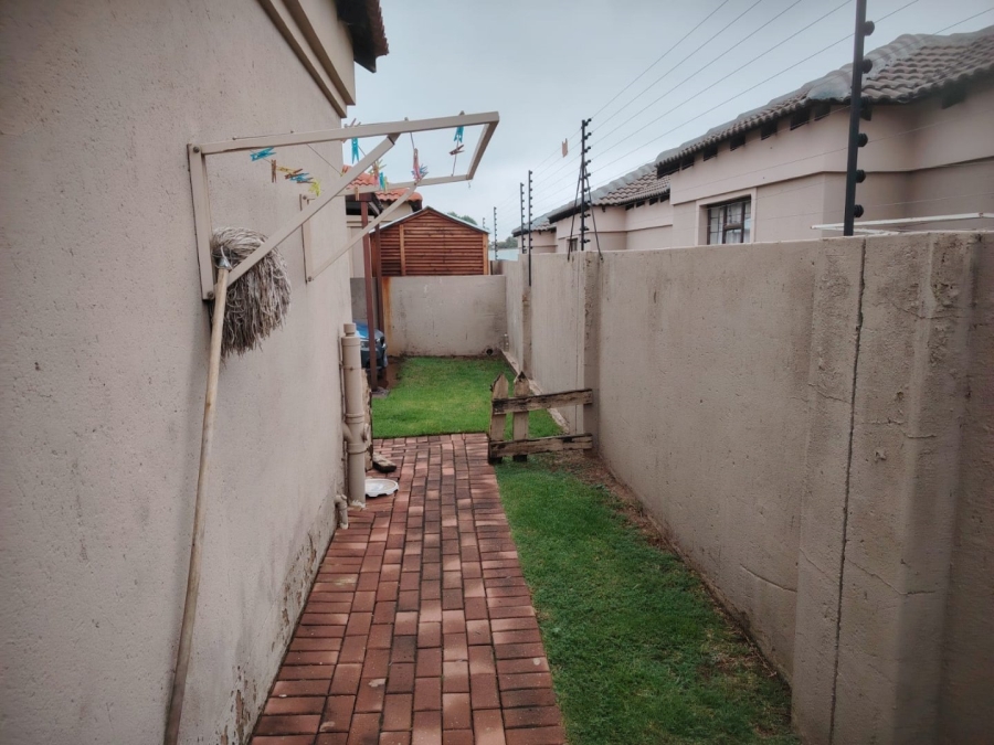 3 Bedroom Property for Sale in Greenhills Gauteng