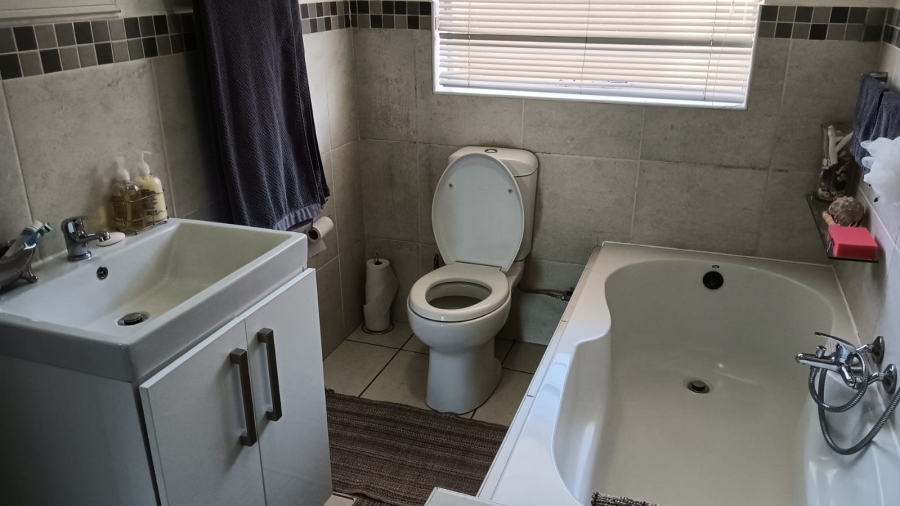 2 Bedroom Property for Sale in Silverfields Gauteng