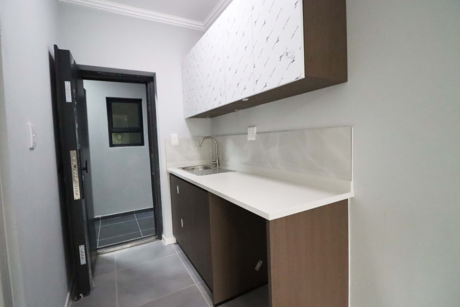 To Let 2 Bedroom Property for Rent in Bryanston Gauteng