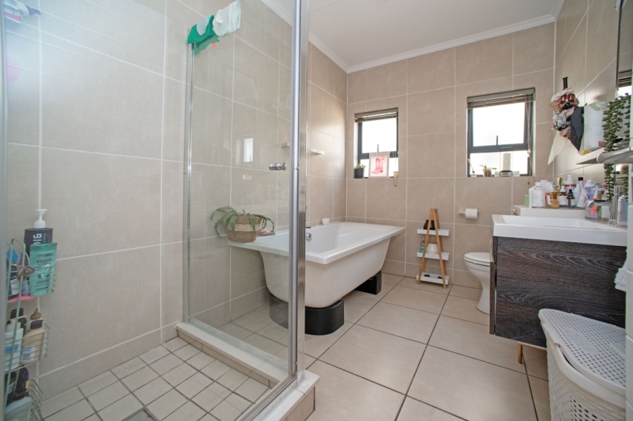 2 Bedroom Property for Sale in Greenstone Hill Gauteng