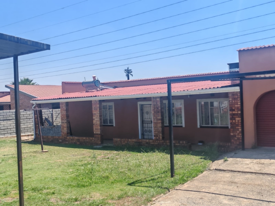 4 Bedroom Property for Sale in Eldorado Park Gauteng