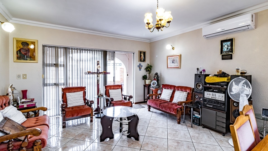 6 Bedroom Property for Sale in Eldorado Park Gauteng
