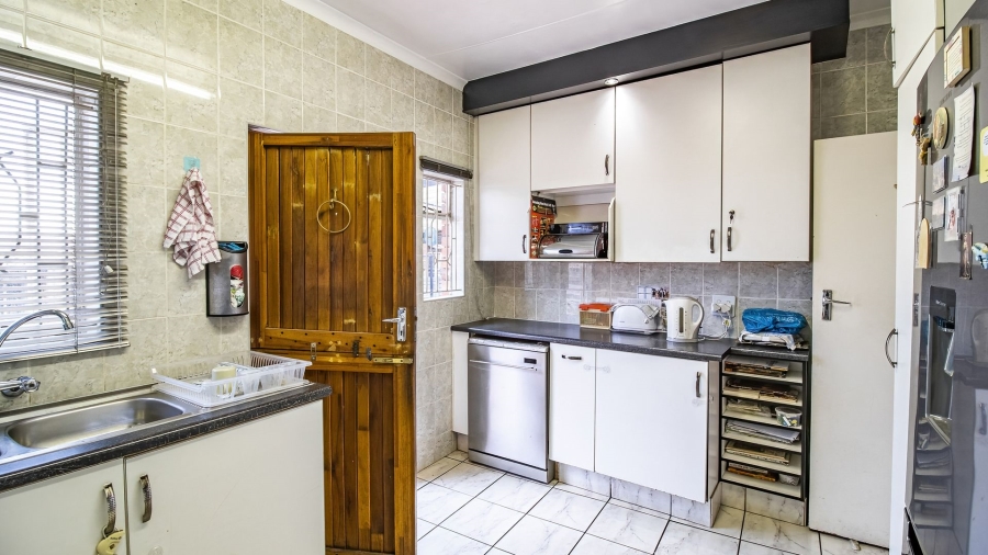 6 Bedroom Property for Sale in Eldorado Park Gauteng