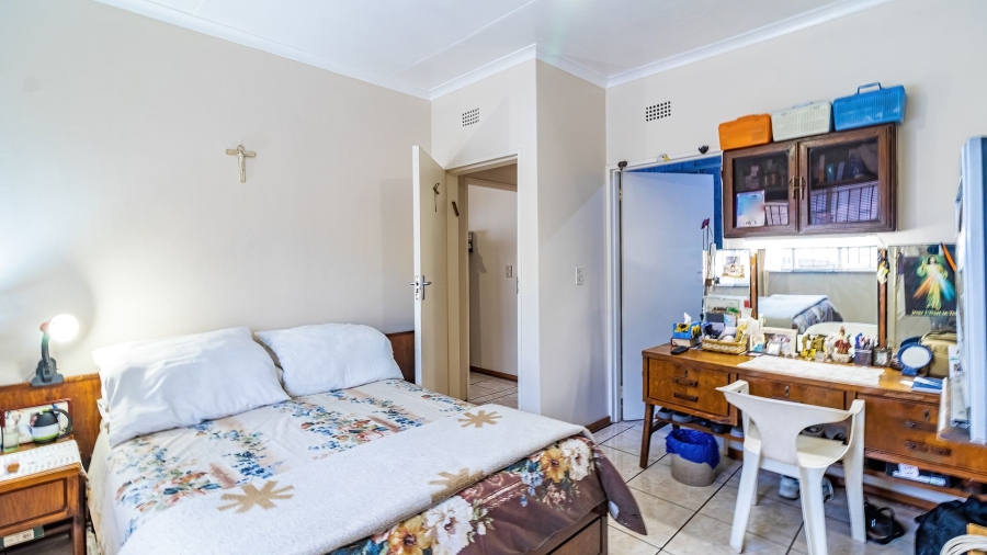 6 Bedroom Property for Sale in Eldorado Park Gauteng