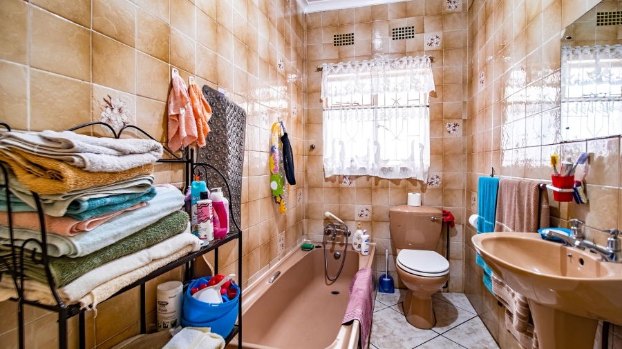 6 Bedroom Property for Sale in Eldorado Park Gauteng