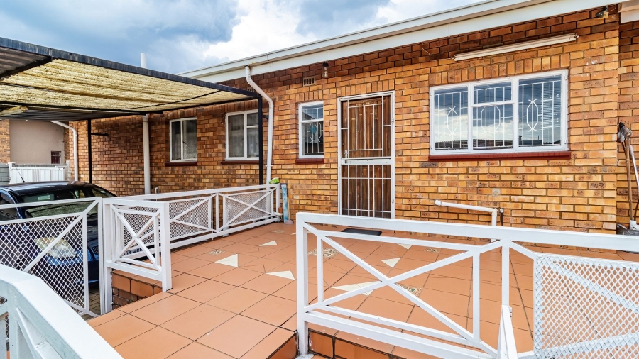 6 Bedroom Property for Sale in Eldorado Park Gauteng