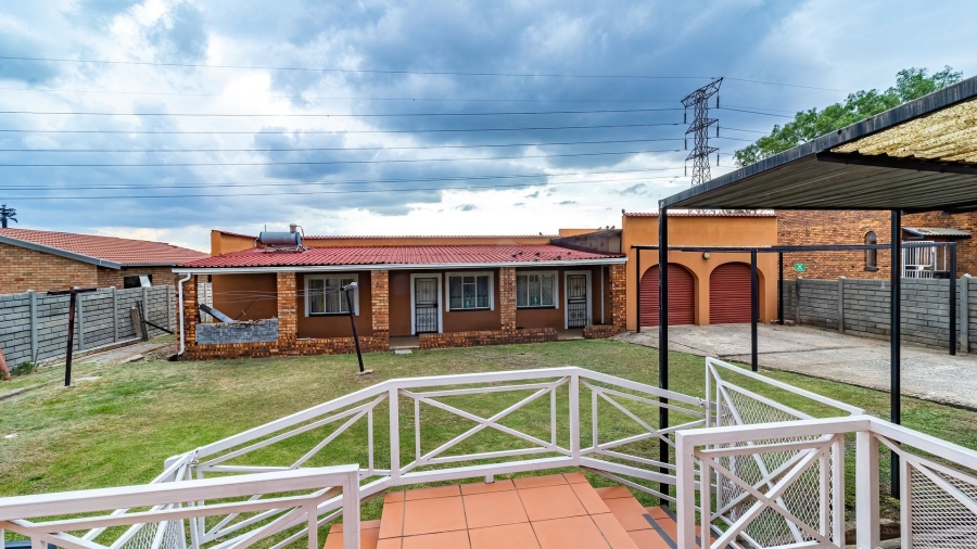 6 Bedroom Property for Sale in Eldorado Park Gauteng