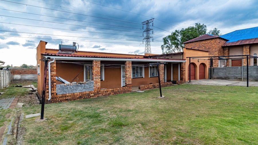 6 Bedroom Property for Sale in Eldorado Park Gauteng