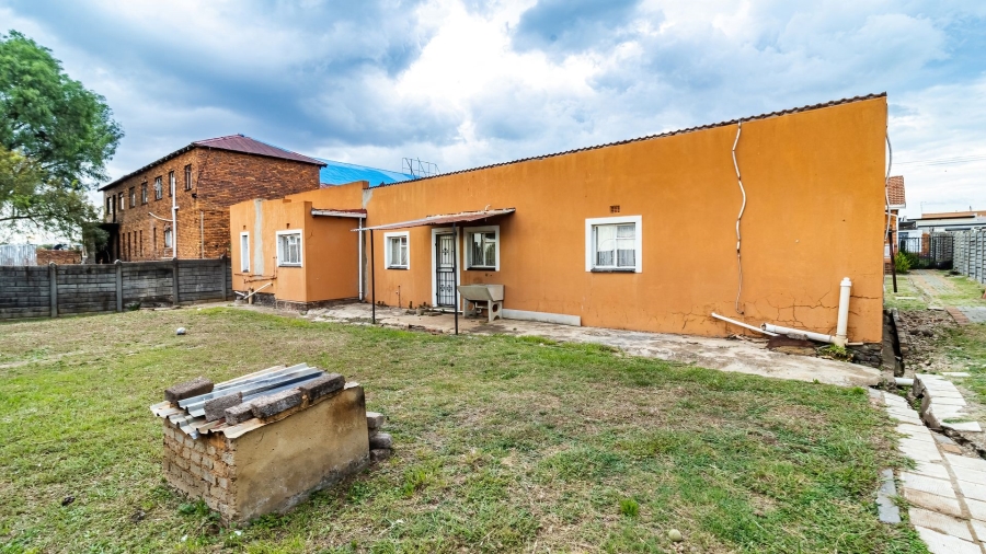 6 Bedroom Property for Sale in Eldorado Park Gauteng