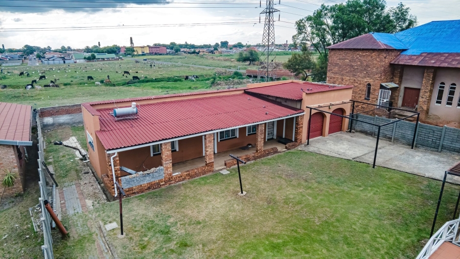 6 Bedroom Property for Sale in Eldorado Park Gauteng