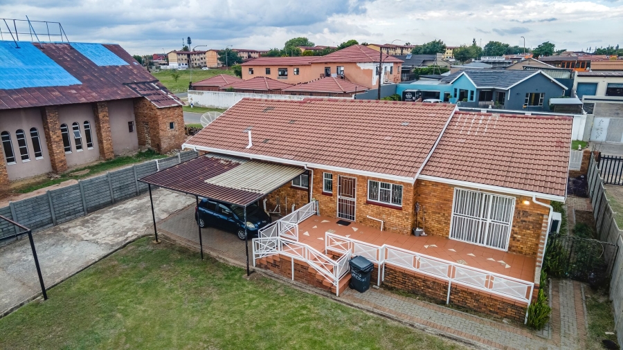 6 Bedroom Property for Sale in Eldorado Park Gauteng